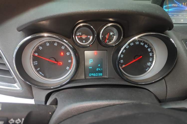 Used Buick Encore 2015 1.4T Automatic Two-Wheel Drive Urban Elite Version Instrument Cluster