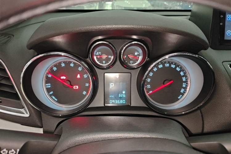 Used Buick Encore 2015 1.4T Automatic Two-Wheel Drive Urban Elite Version Instrument Cluster