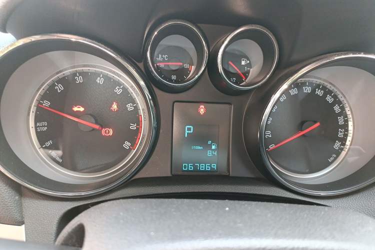 Used Buick Encore 2015 1.4T Automatic Two-Wheel Drive Urban Elite Version Instrument Cluster