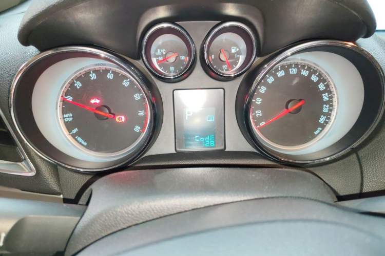 Used Buick Encore 2015 1.4T Automatic Two-Wheel Drive Urban Elite Version Instrument Cluster