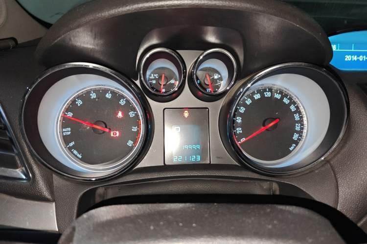 Used Buick Encore 2015 1.4T Automatic Two-Wheel Drive Urban Elite Version Instrument Cluster