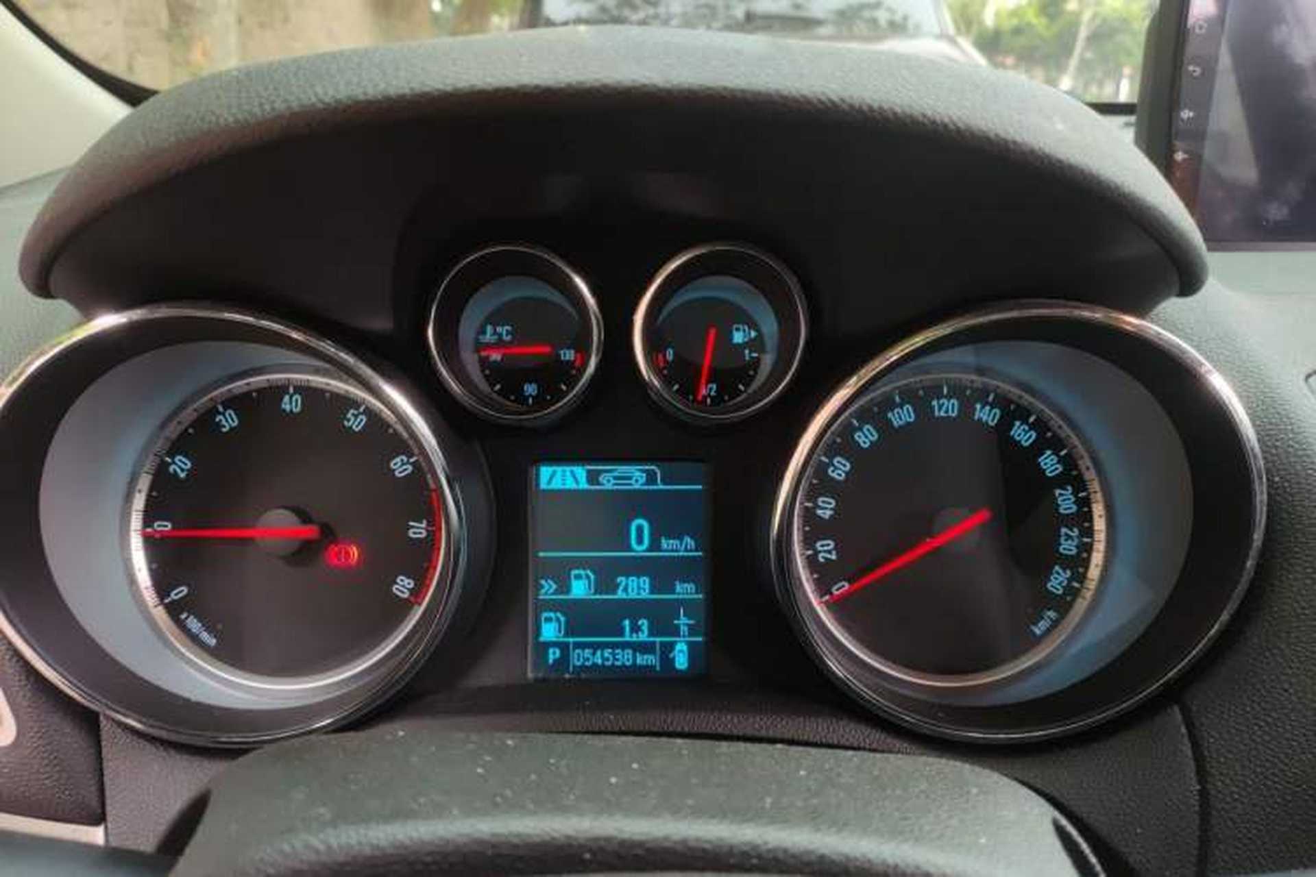 Used Buick Encore 2015 1.4T Automatic All-Wheel-Drive Flagship Model Instrument Cluster