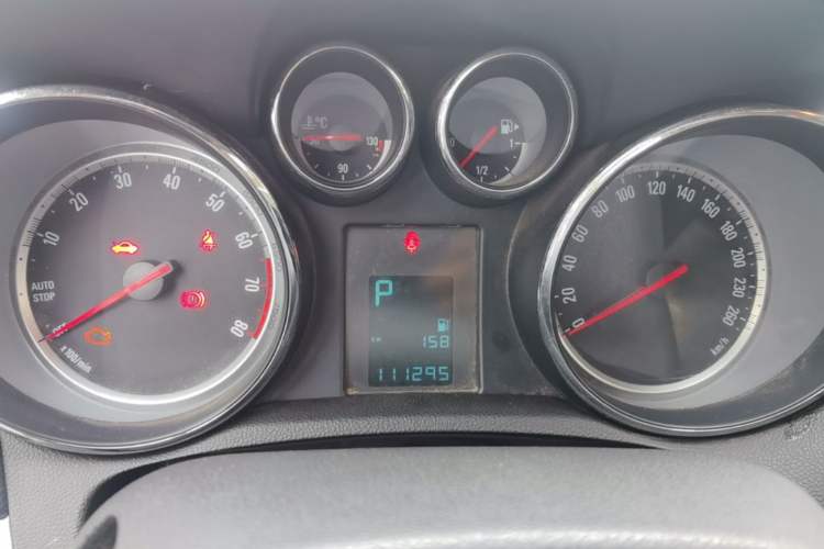 Used Buick Encore 2015 1.4T Automatic Two-Wheel Drive Urban Elite Version Instrument Cluster