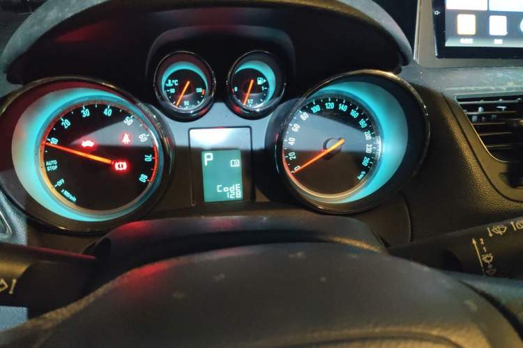 Used Buick Encore 2015 1.4T Automatic Two-Wheel Drive Urban Elite Version Instrument Cluster