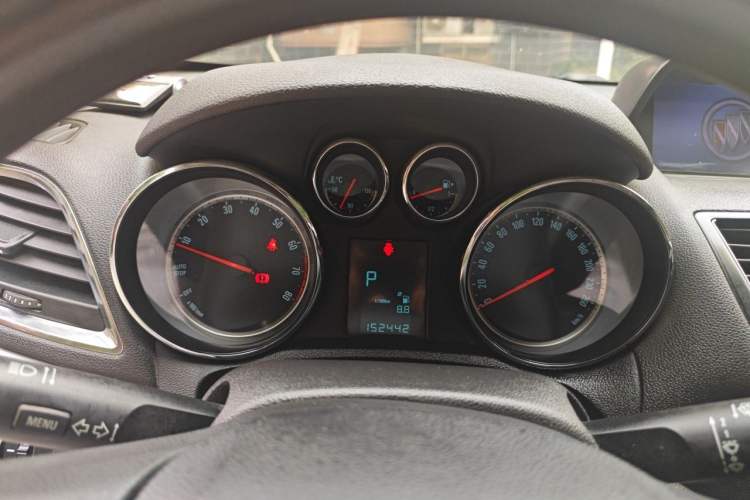 Used Buick Encore 2015 1.4T Automatic Two-Wheel Drive Urban Elite Version Instrument Cluster
