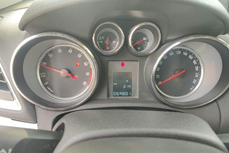 Used Buick Encore 2015 1.4T Manual Two-Wheel Drive Urban Advanced Model Instrument Cluster