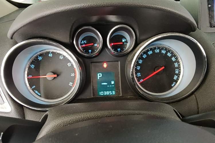 Used Buick Encore 2015 1.4T Automatic Two-Wheel Drive Urban Elite Version Instrument Cluster