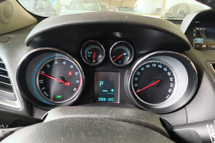 Used Buick Encore 2015 1.4T Automatic Two-Wheel Drive Urban Leading Model Instrument Cluster