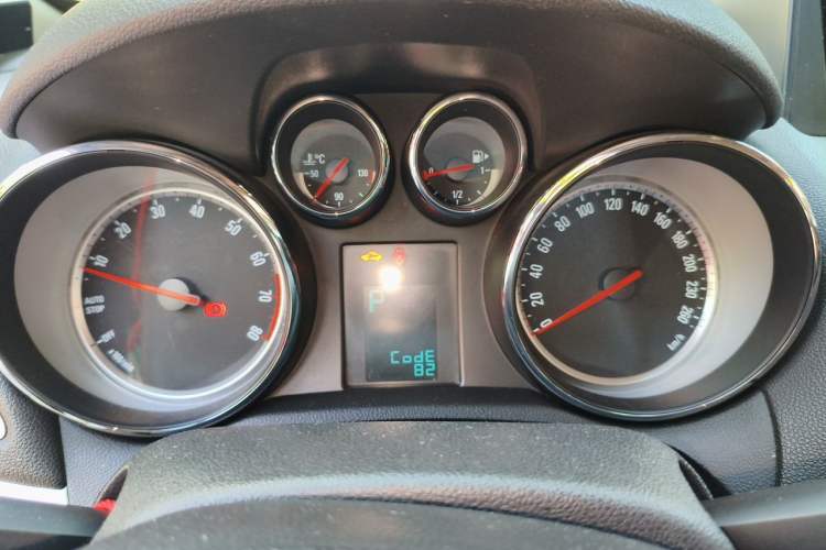 Used Buick Encore 2015 1.4T Automatic Two-Wheel Drive Urban Elite Version Instrument Cluster