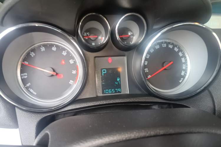 Used Buick Encore 2015 1.4T Automatic Two-Wheel Drive Urban Elite Version Instrument Cluster