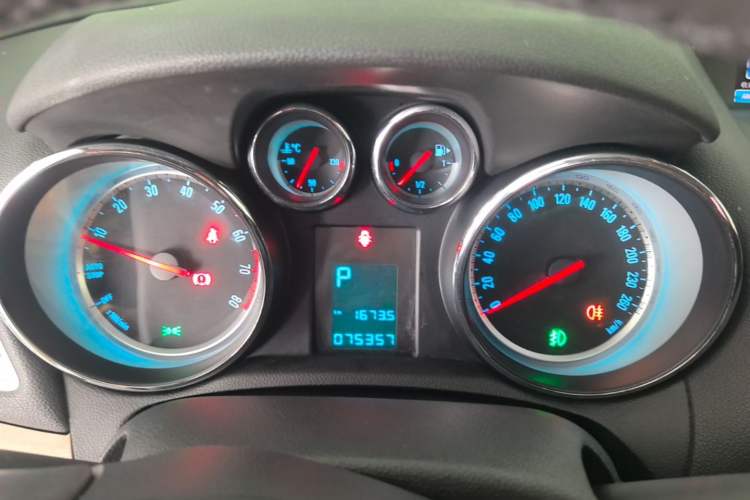 Used Buick Encore 2015 1.4T Automatic Two-Wheel Drive Urban Leading Model Instrument Cluster