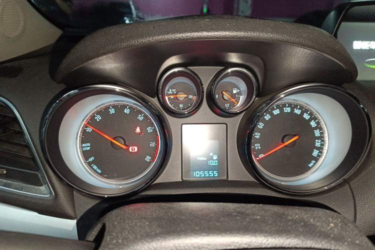 Used Buick Encore 2015 1.4T Automatic Two-Wheel Drive Urban Elite Version Instrument Cluster