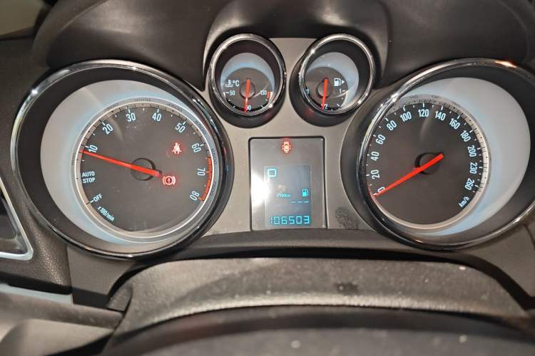 Used Buick Encore 2015 1.4T Automatic Two-Wheel Drive Urban Elite Version Instrument Cluster
