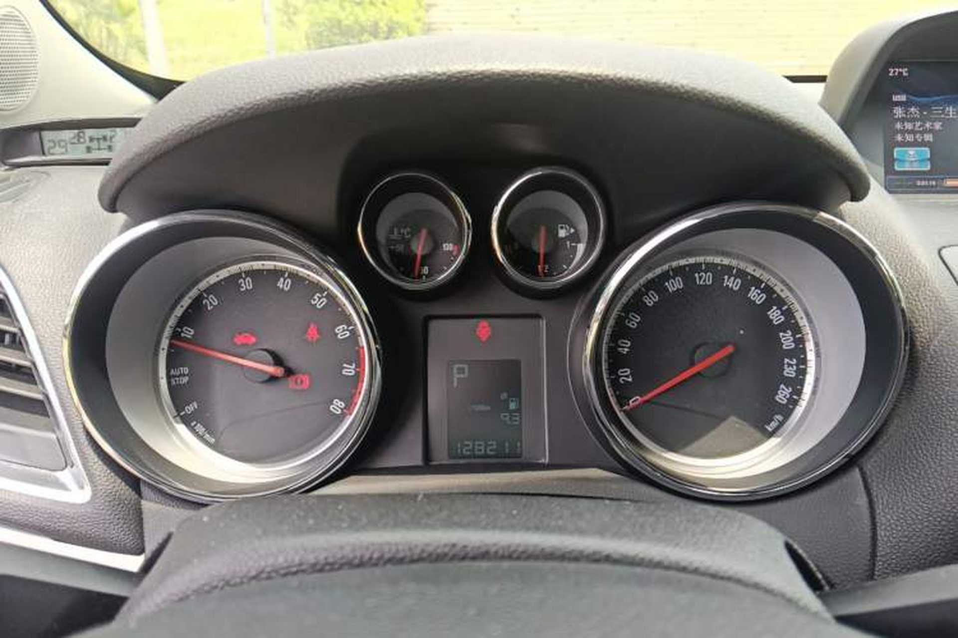 Used Buick Encore 2015 1.4T Automatic Two-Wheel Drive Urban Leading Model Instrument Cluster