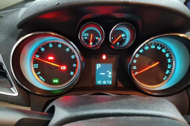 Used Buick Encore 2015 1.4T Automatic Two-Wheel Drive Urban Leading Model Instrument Cluster
