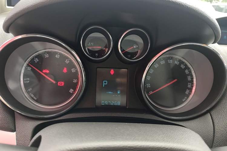 Used Buick Encore 2015 1.4T Automatic Two-Wheel Drive Urban Elite Version Instrument Cluster
