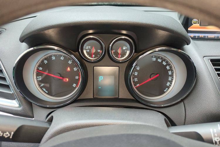 Used Buick Encore 2015 1.4T Automatic Two-Wheel Drive Urban Elite Version Instrument Cluster