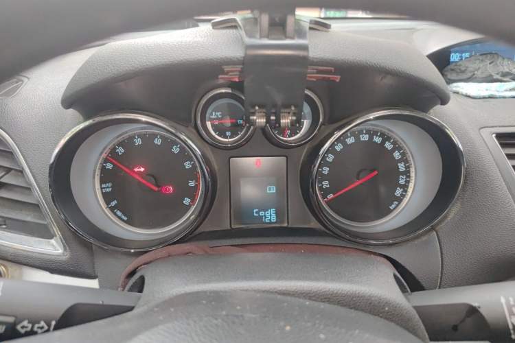 Used Buick Encore 2015 1.4T Manual Two-Wheel Drive Urban Advanced Model Instrument Cluster