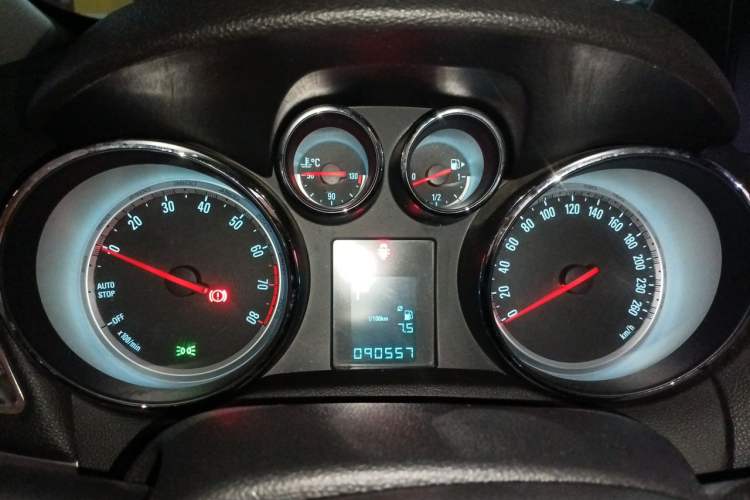 Used Buick Encore 2015 1.4T Automatic Two-Wheel Drive Urban Elite Version Instrument Cluster