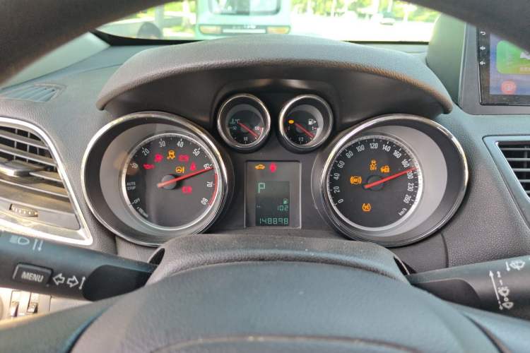Used Buick Encore 2015 1.4T Automatic Two-Wheel Drive Urban Elite Version Instrument Cluster