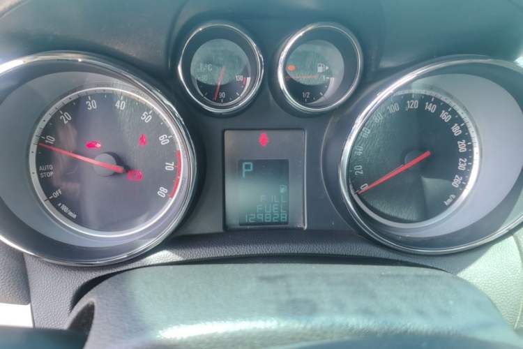 Used Buick Encore 2015 1.4T Automatic Two-Wheel Drive Urban Leading Model Instrument Cluster