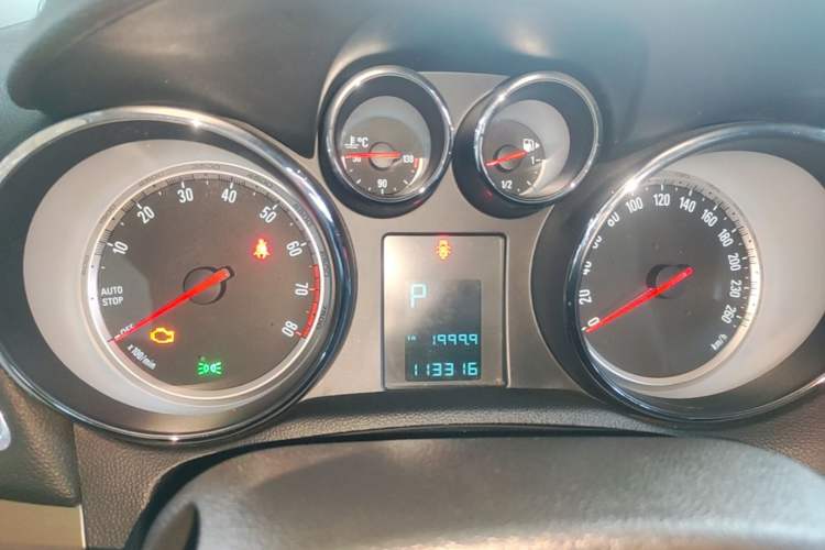 Used Buick Encore 2015 1.4T Automatic Two-Wheel Drive Urban Leading Model Instrument Cluster