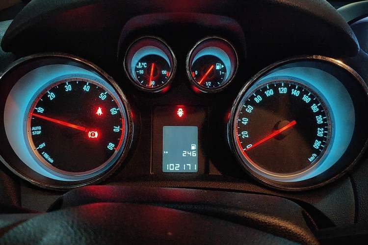 Used Buick Encore 2015 1.4T Manual Two-Wheel Drive Urban Advanced Model Instrument Cluster