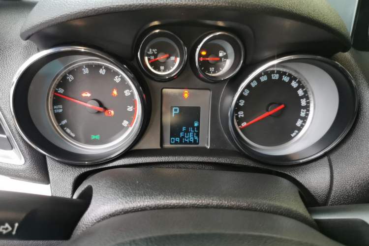 Used Buick Encore 2015 1.4T Automatic Two-Wheel Drive Urban Elite Version Instrument Cluster