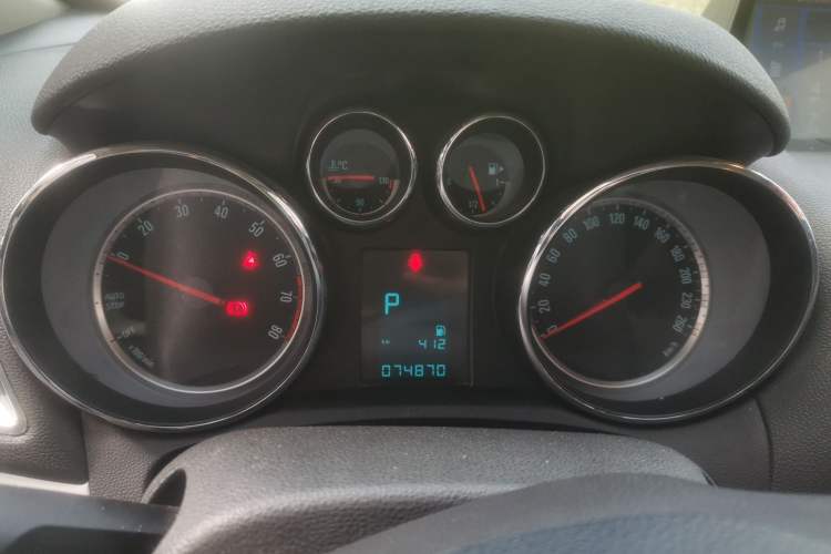 Used Buick Encore 2015 1.4T Automatic Two-Wheel Drive Urban Elite Version Instrument Cluster