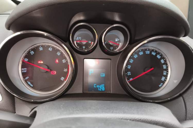 Used Buick Encore 2015 1.4T Automatic Two-Wheel Drive Urban Elite Version Instrument Cluster