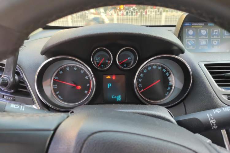 Used Buick Encore 2015 1.4T Automatic Two-Wheel Drive Urban Leading Model Instrument Cluster