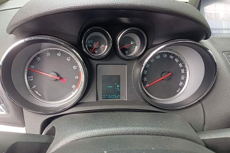 Used Buick Encore 2015 1.4T Manual Two-Wheel Drive Urban Advanced Model Instrument Cluster
