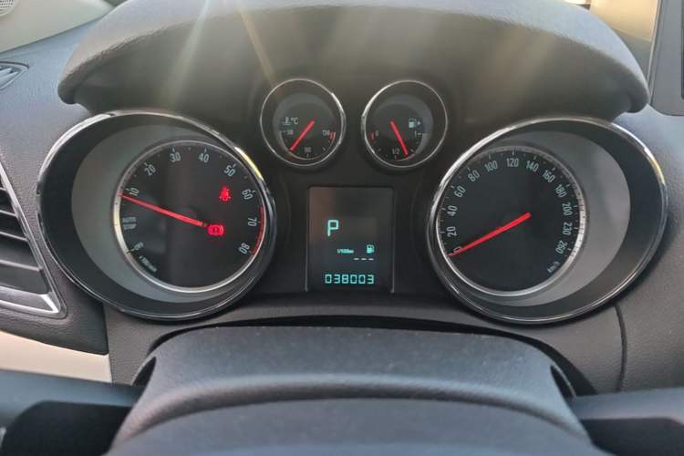 Used Buick Encore 2015 1.4T Automatic Two-Wheel Drive Urban Elite Version Instrument Cluster