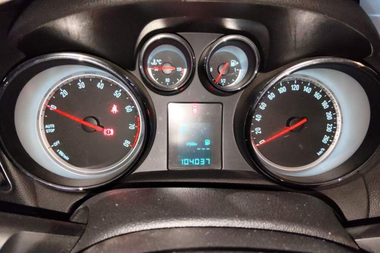 Used Buick Encore 2015 1.4T Automatic Two-Wheel Drive Urban Elite Version Instrument Cluster