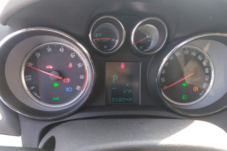 Used Buick Encore 2015 1.4T Automatic Two-Wheel Drive Urban Elite Version Instrument Cluster