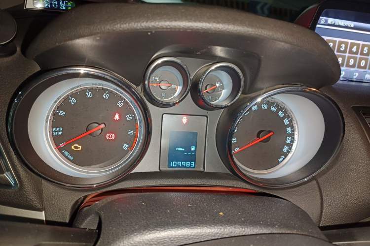 Used Buick Encore 2015 1.4T Manual Two-Wheel Drive Urban Advanced Model Instrument Cluster