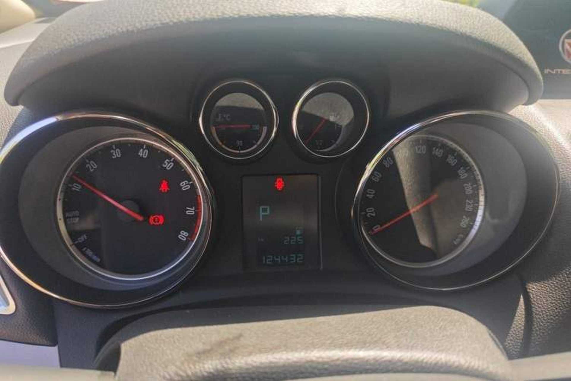 Used Buick Encore 2015 1.4T Automatic Two-Wheel Drive Urban Leading Model Instrument Cluster