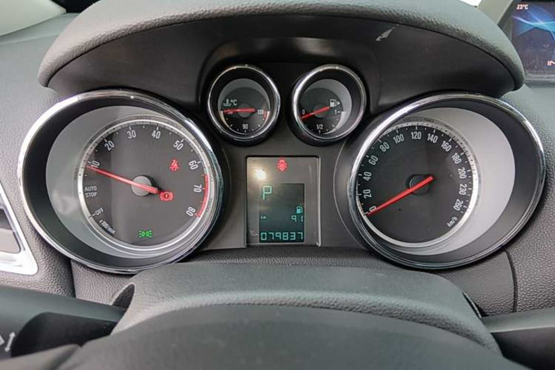 Used Buick Encore 2015 1.4T Automatic Two-Wheel Drive Urban Leading Model Instrument Cluster