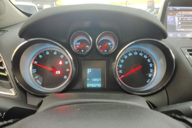Used Buick Encore 2015 1.4T Automatic Two-Wheel Drive Urban Elite Version Instrument Cluster