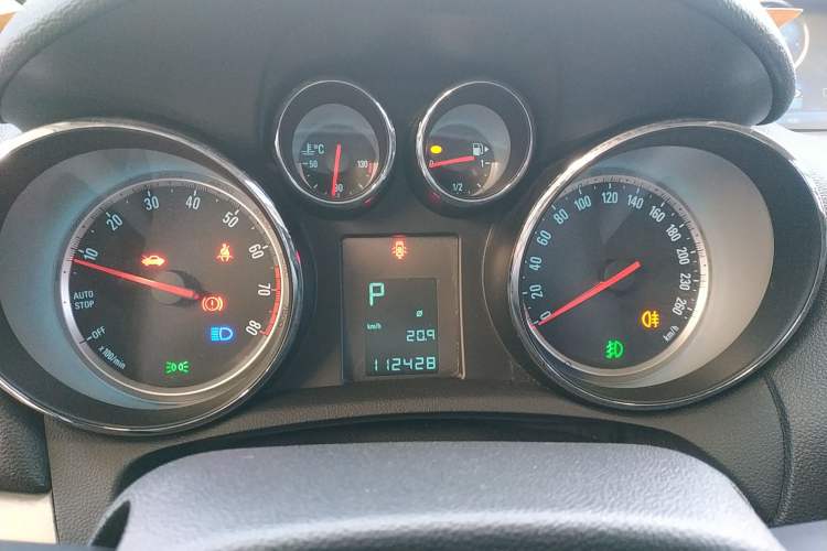 Used Buick Encore 2015 1.4T Automatic Two-Wheel Drive Urban Elite Version Instrument Cluster
