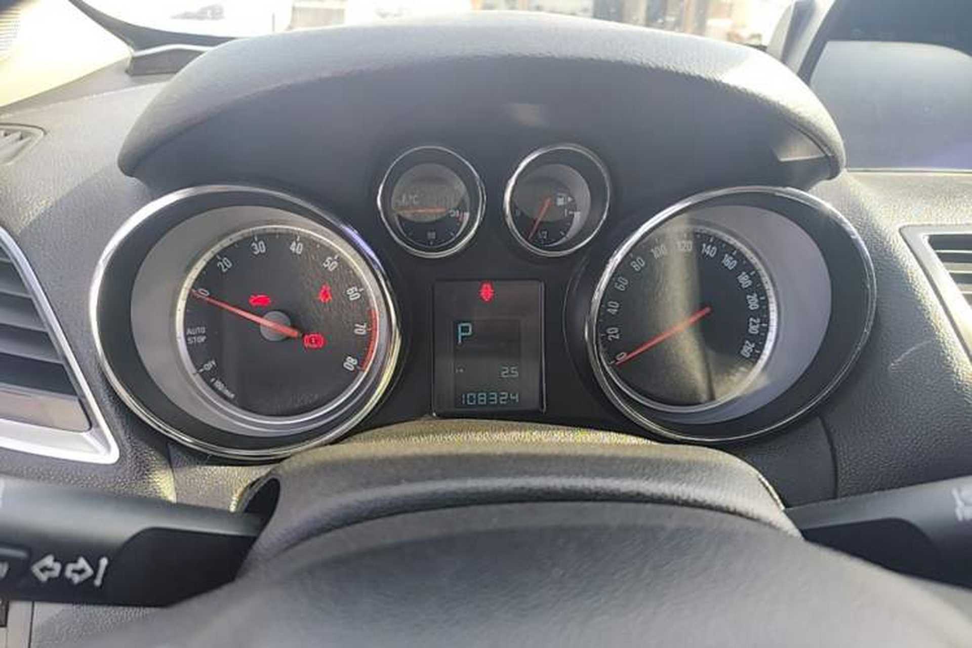 Used Buick Encore 2015 1.4T Automatic Two-Wheel Drive Urban Elite Version Instrument Cluster