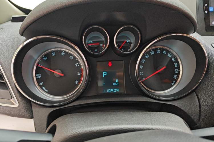 Used Buick Encore 2015 1.4T Automatic Two-Wheel Drive Urban Elite Version Instrument Cluster