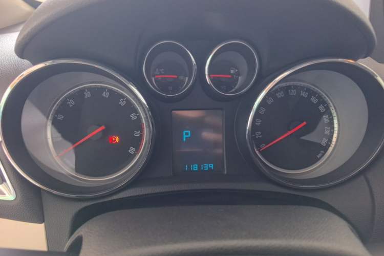 Used Buick Encore 2015 1.4T Automatic Two-Wheel Drive Urban Elite Version Instrument Cluster