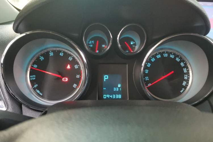 Used Buick Encore 2015 1.4T Automatic Two-Wheel Drive Urban Elite Version Instrument Cluster