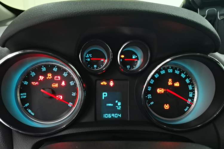 Used Buick Encore 2015 1.4T Automatic Two-Wheel Drive Urban Elite Version Instrument Cluster