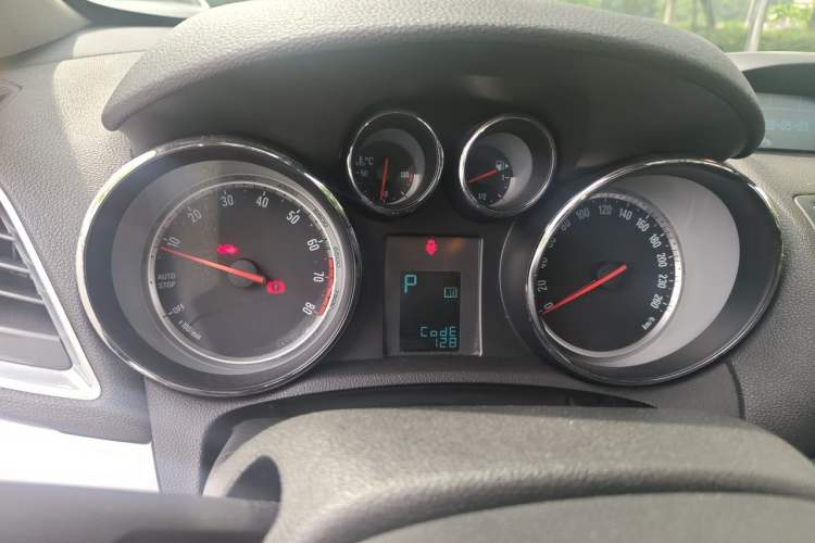 Used Buick Encore 2015 1.4T Automatic Two-Wheel Drive Urban Elite Version Instrument Cluster