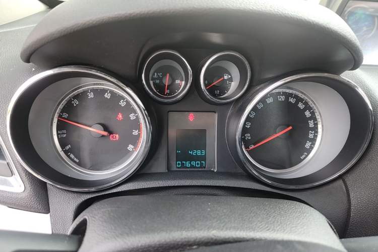 Used Buick Encore 2015 1.4T Manual Two-Wheel Drive Urban Advanced Model Instrument Cluster