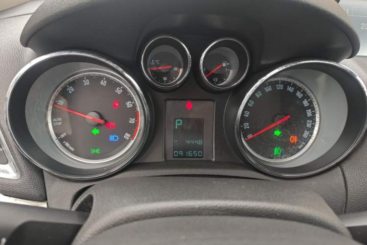 Used Buick Encore 2015 1.4T Automatic Two-Wheel Drive Urban Elite Version Instrument Cluster