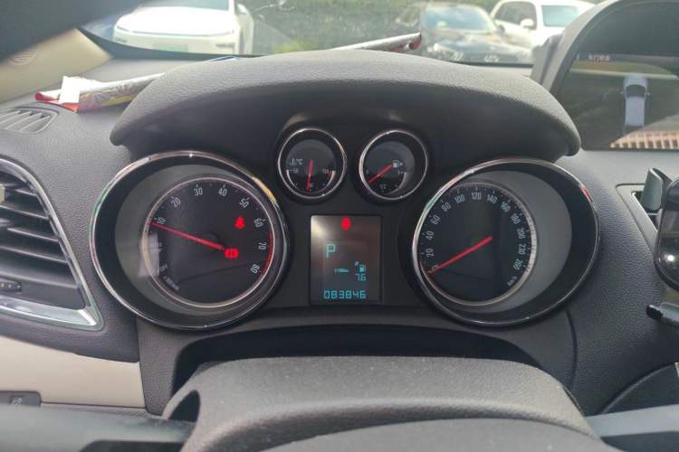 Used Buick Encore 2015 1.4T Automatic Two-Wheel Drive Urban Elite Version Instrument Cluster