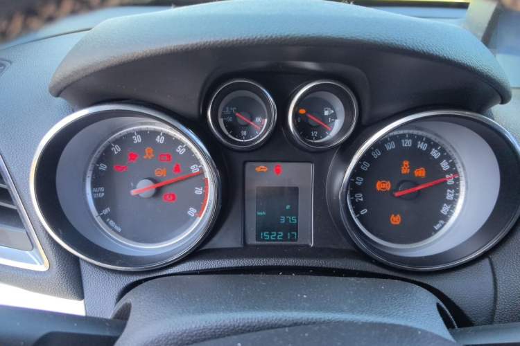 Used Buick Encore 2015 1.4T Manual Two-Wheel Drive Urban Advanced Model Instrument Cluster